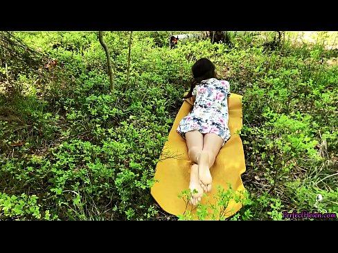 ❤️ Stranger on Tinder Masturbates My Pussy and Fucks Passionately in the woods (En främling på Tinder onanerar min fitta och knullar passionerat i skogen) Sluts at us ❌