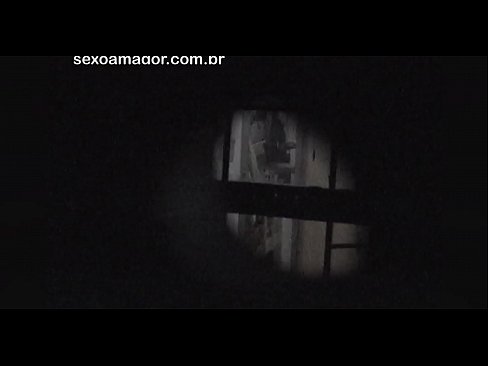 ❤️ Blondie blir hemligt videofilmad av en voyeur från grannskapet gömd bakom ihåliga tegelstenar Sluts at us ❌